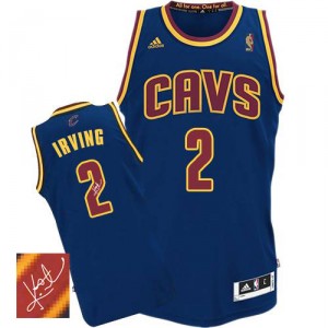 Jersey bleu marine de NBA Kyrie Irving authentiques hommes - Adidas Cleveland Cavaliers & 2 dédicacé