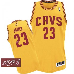 Jersey or de NBA LeBron James authentiques hommes - Adidas Cleveland Cavaliers 23 remplaçant autographié
