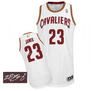 Maillot blanc de NBA LeBron James authentiques hommes - Adidas Cleveland Cavaliers 23 Accueil autographié